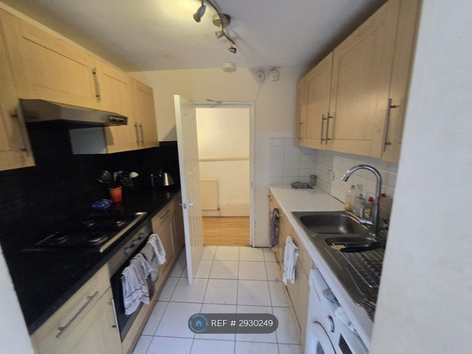 Property photo 3 of 7 Kitchen