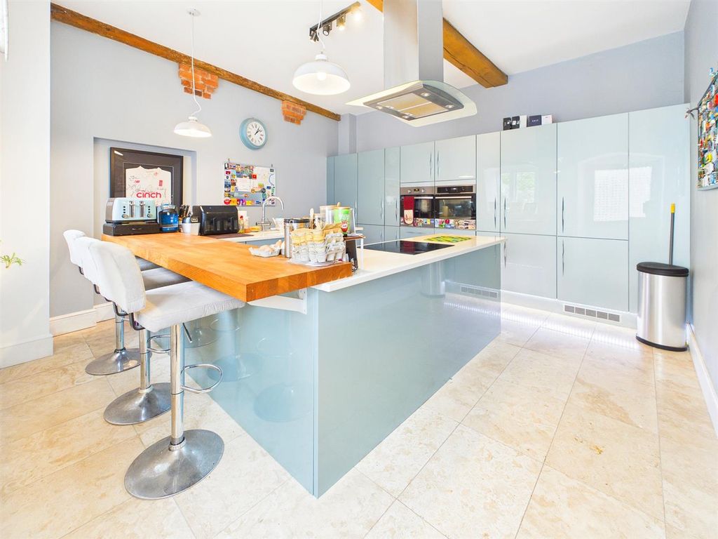 Property photo 3 of 32 Kitchen