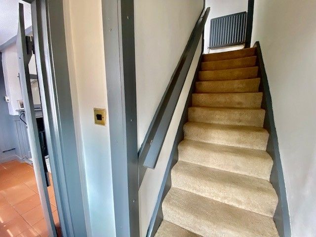 Property photo 2 of 18 Hallway