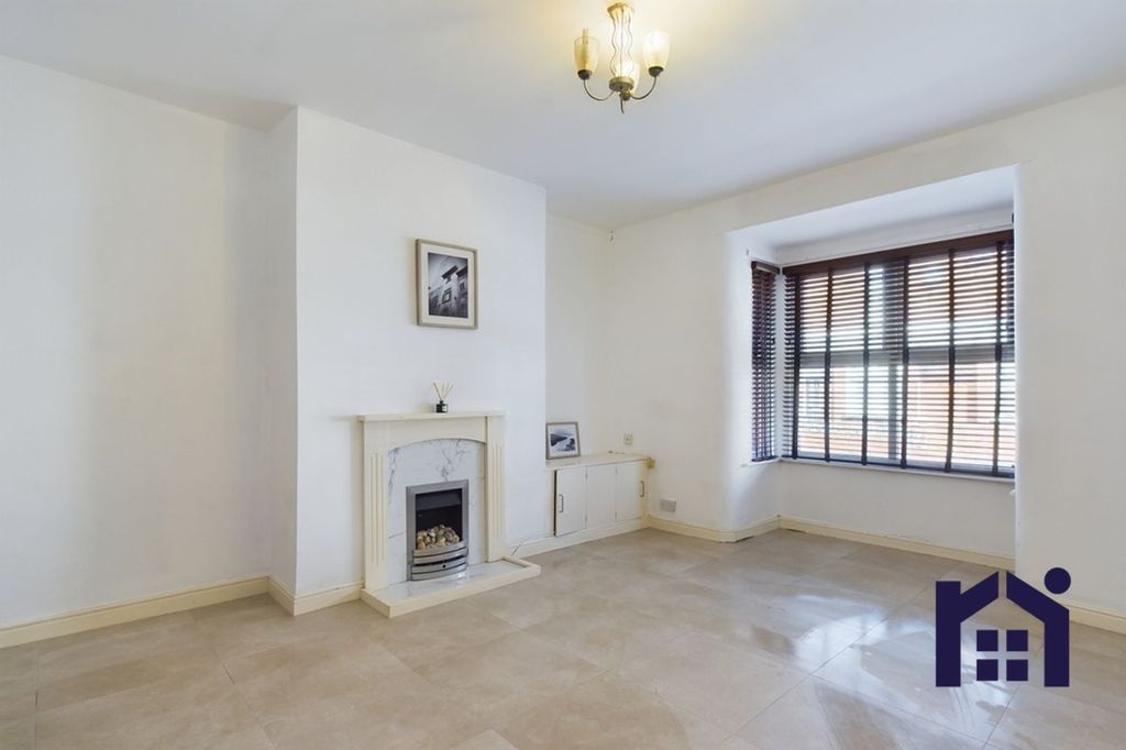 Property photo 3 of 15 Lounge