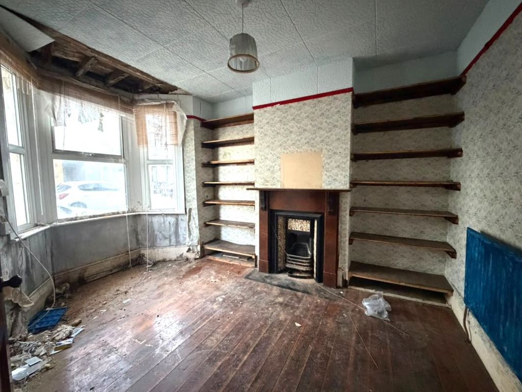 Property photo 2 of 8