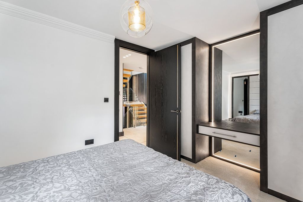 Additional image 17 of 5 bed detached house for salePipers Green Lane, Edgware HA8