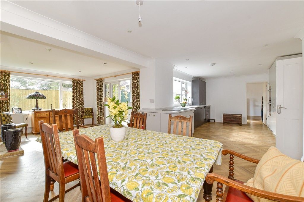 Property photo 3 of 14 Kitchen/Breakfast Area