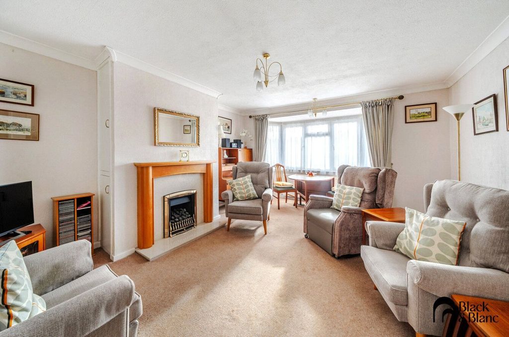 Property photo 2 of 18 Living Room