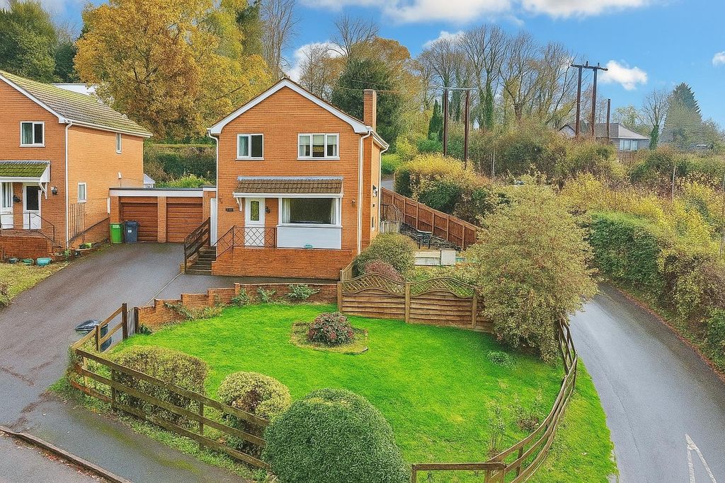 Property photo 1 of 32