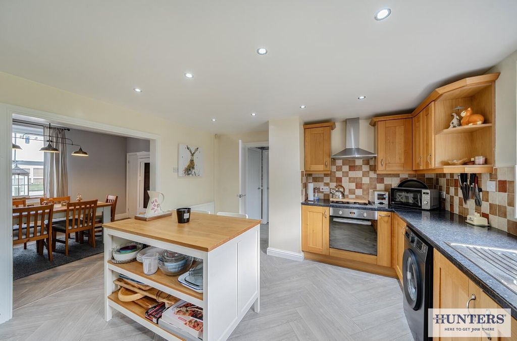 Property photo 2 of 20 Fdbd2923-d124-4471-900E-E9A87Ef74Eca.Jpg