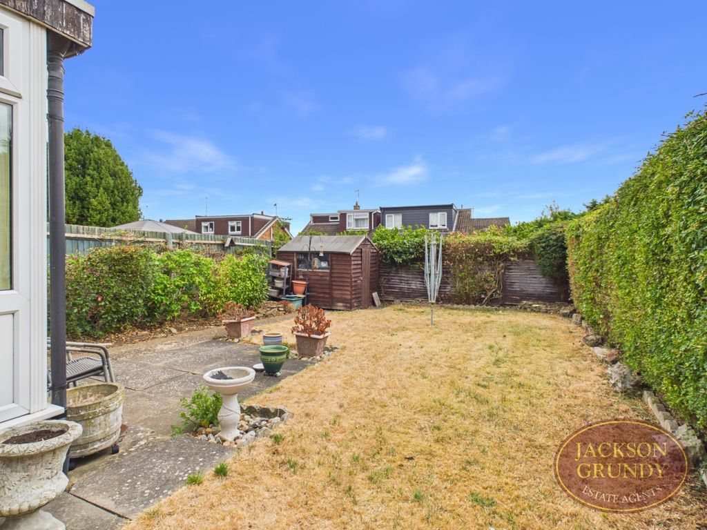Property photo 2 of 16 Hyde Road