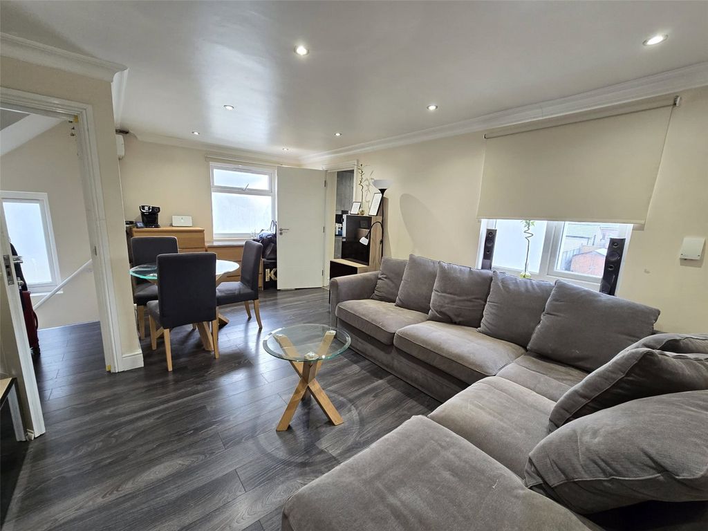 Property photo 1 of 13 Lounge