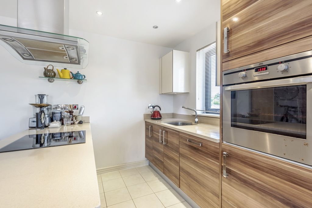 Property photo 2 of 14 Kitchen