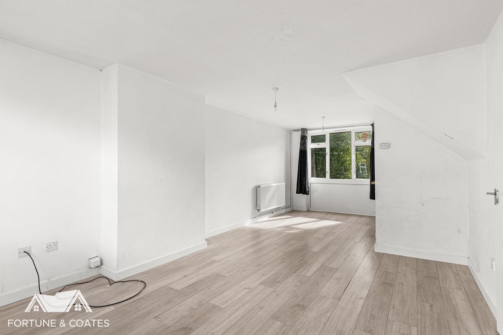 Property photo 3 of 15 Willowfield_2.Jpg