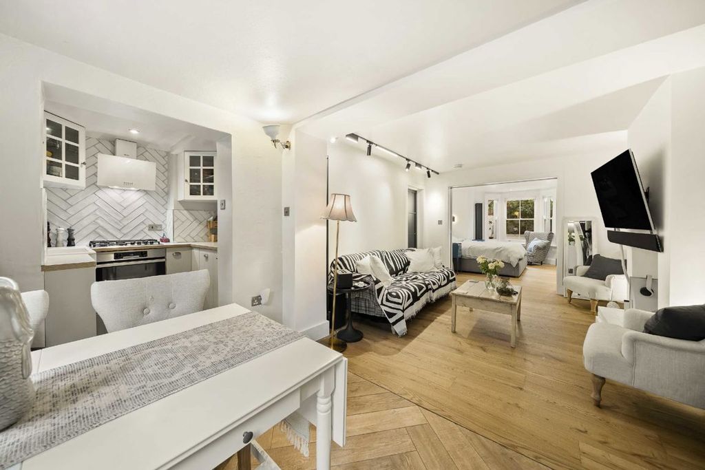 Property photo 2 of 8