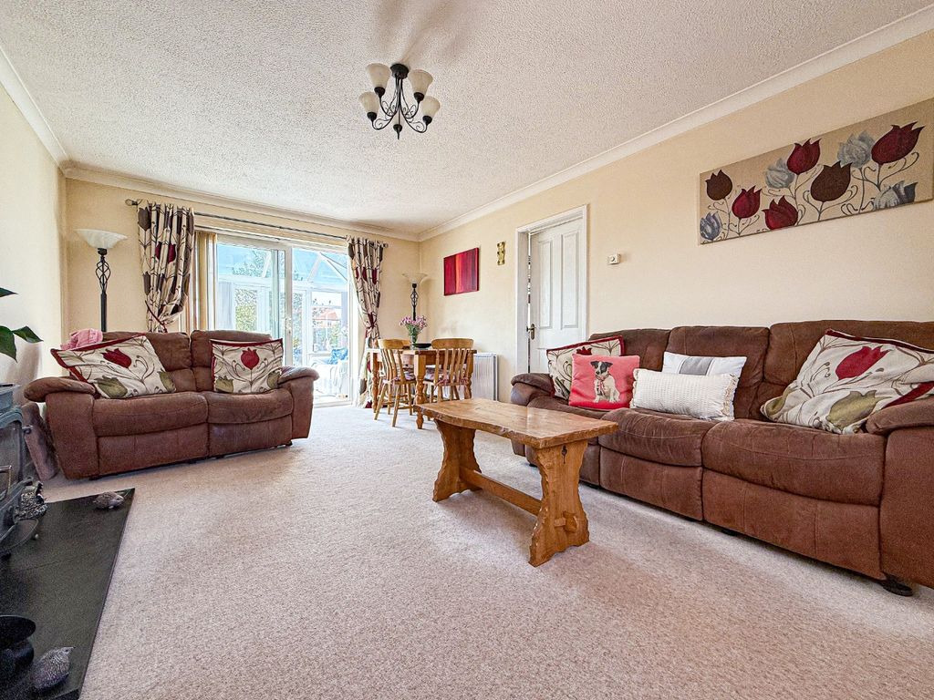 Property photo 3 of 25 4379353