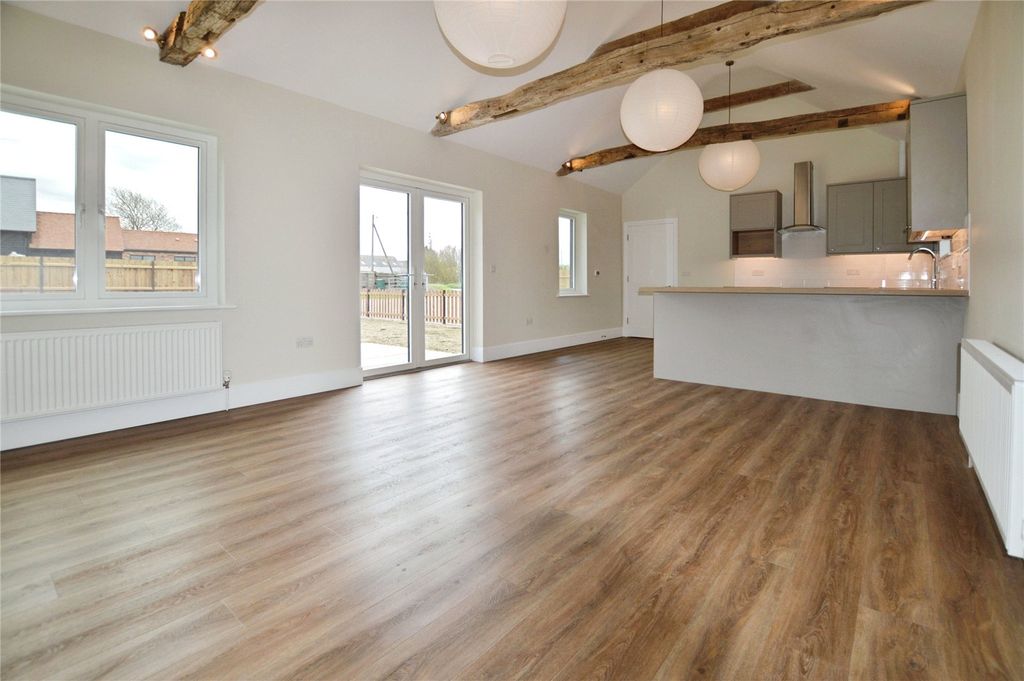 Property photo 2 of 13 Picture No. 14