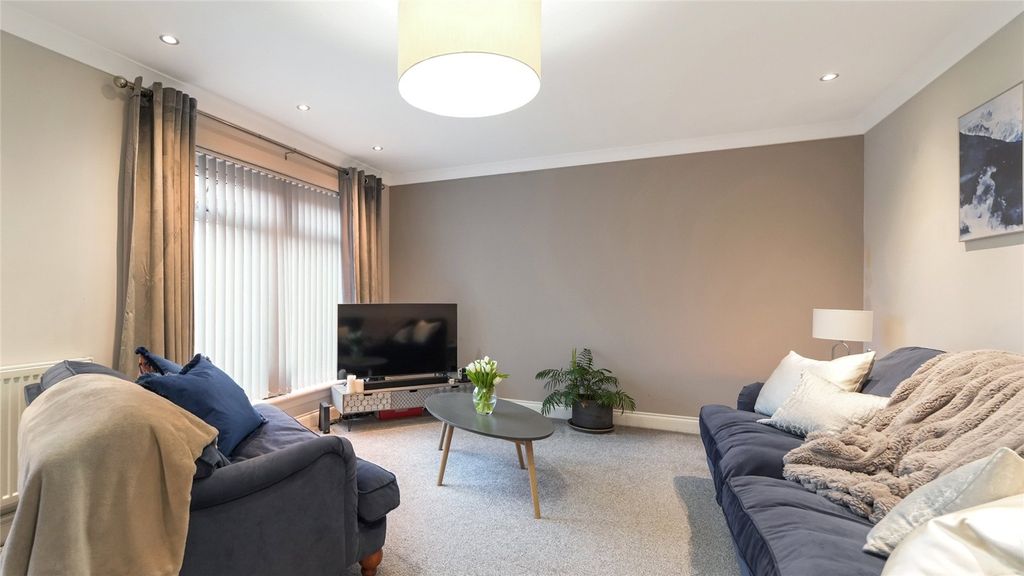 Property photo 2 of 21 Picture No. 04