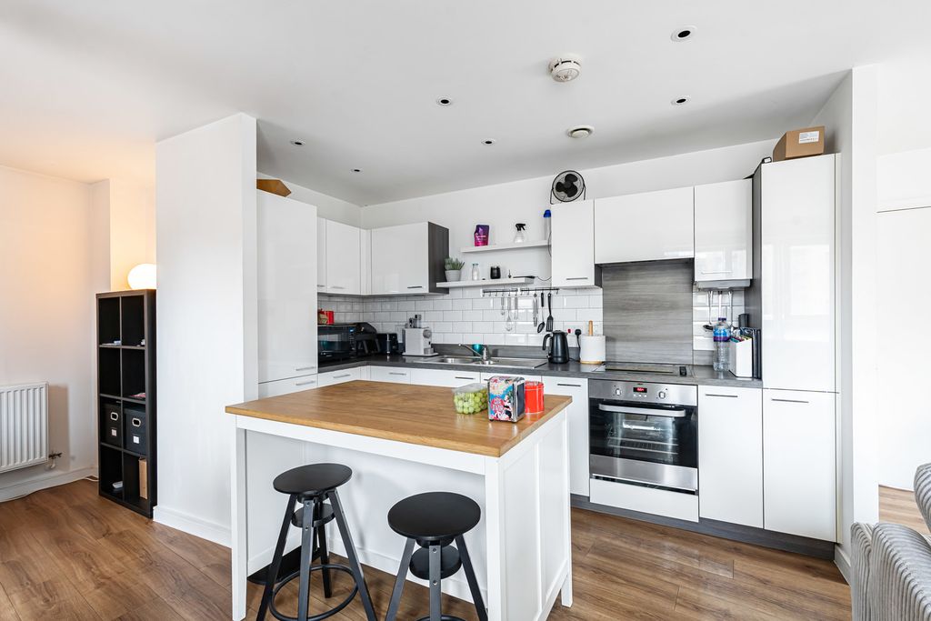 Property photo 3 of 23 Reception/Kitchen