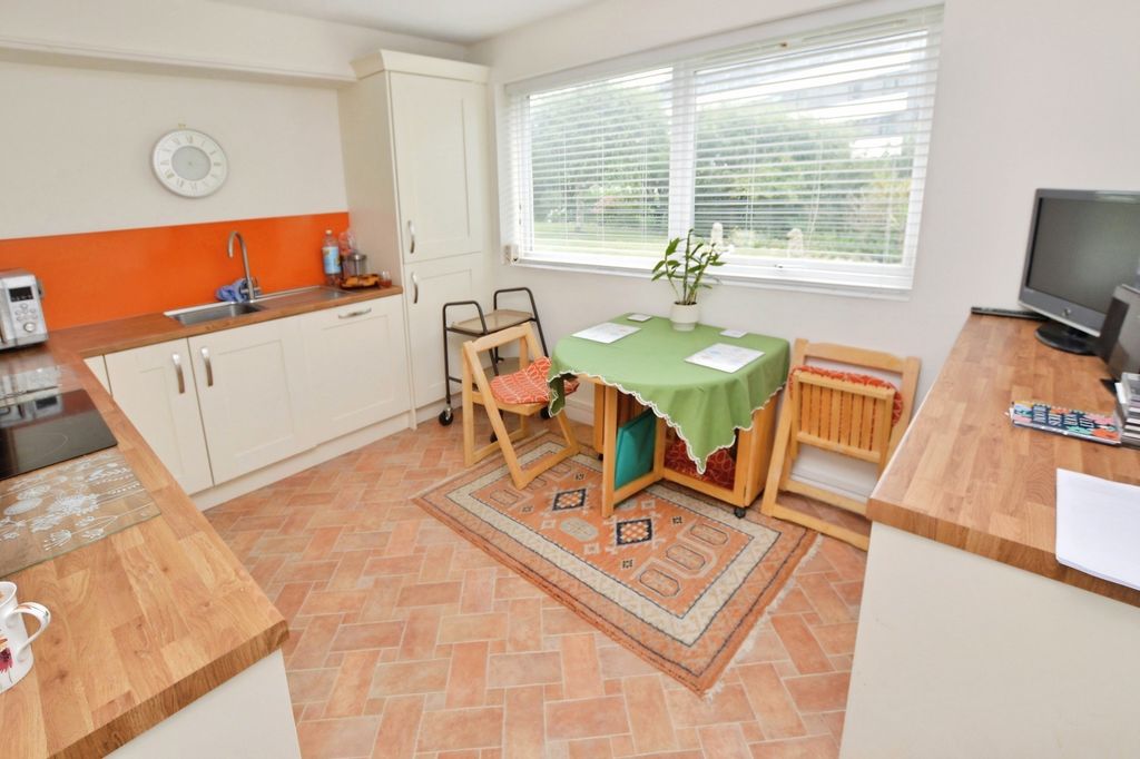 Property photo 2 of 12 Kitchen