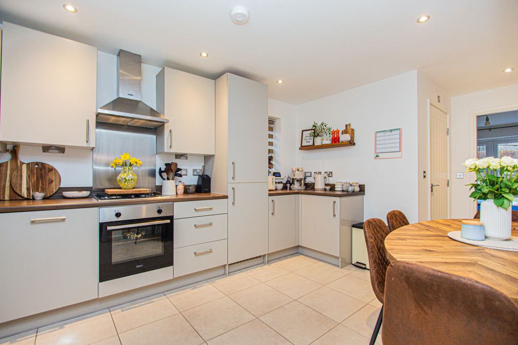 Property photo 2 of 11 Kitchen/Dining Room