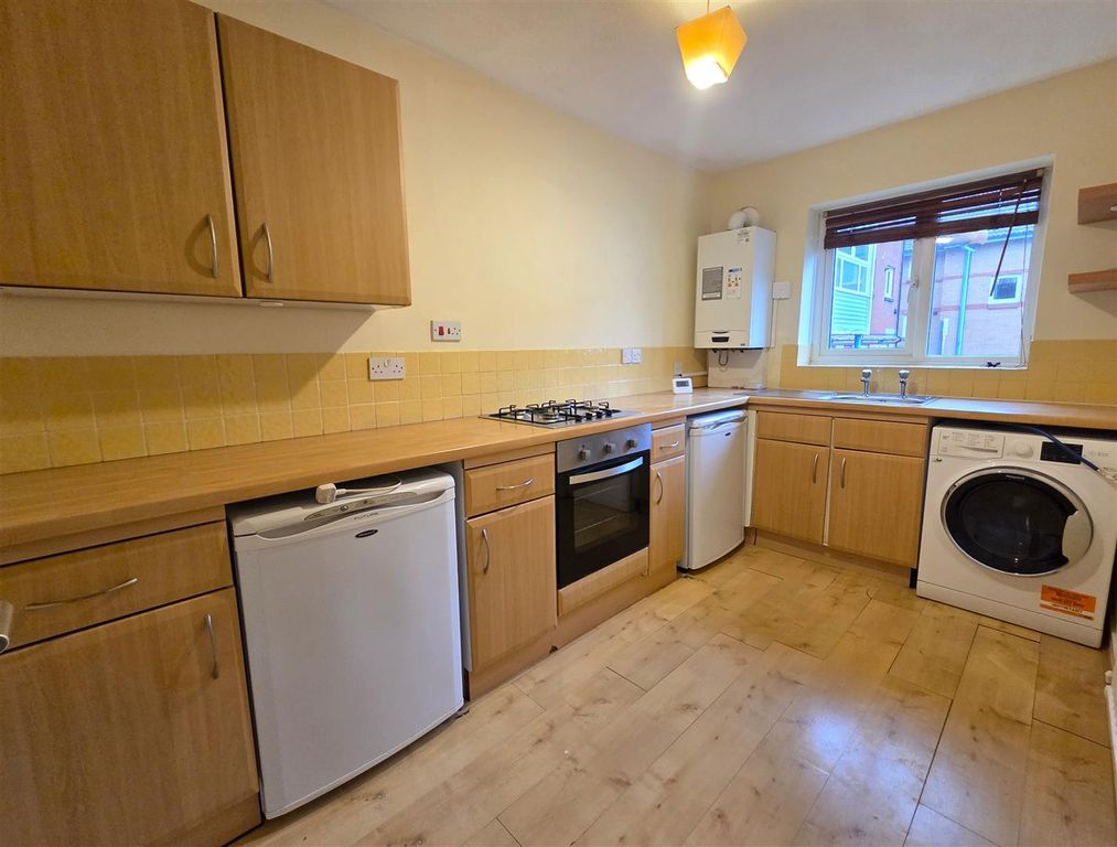 Property photo 3 of 10 Kitchen.Jpg