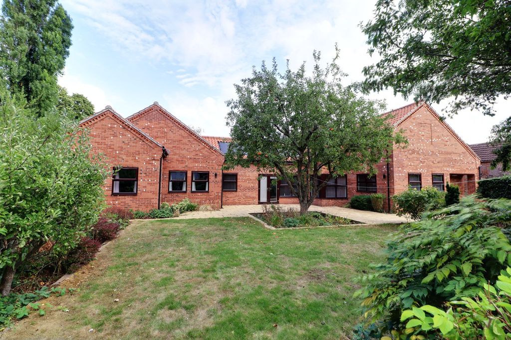 Property photo 1 of 32