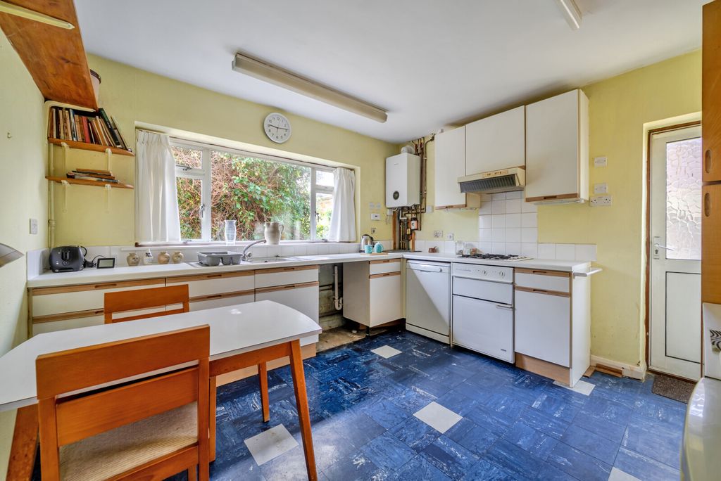Property photo 3 of 16 1464261-18-6A0Ad8...