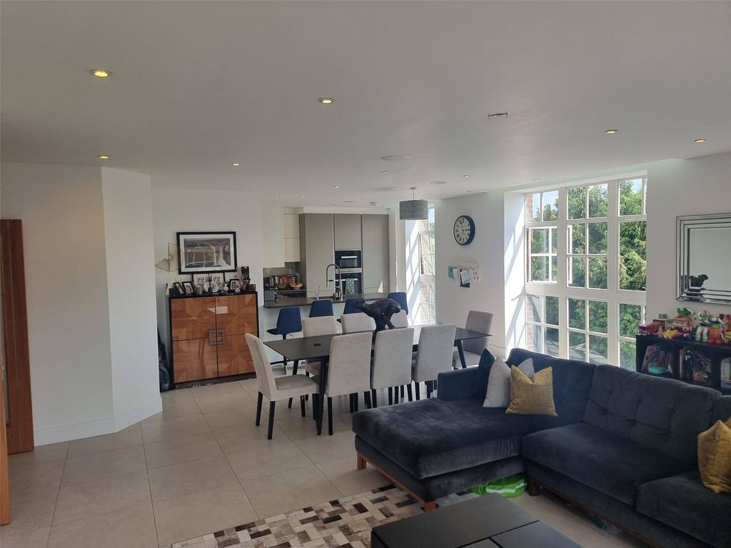 Property photo 2 of 21 Picture No. 24