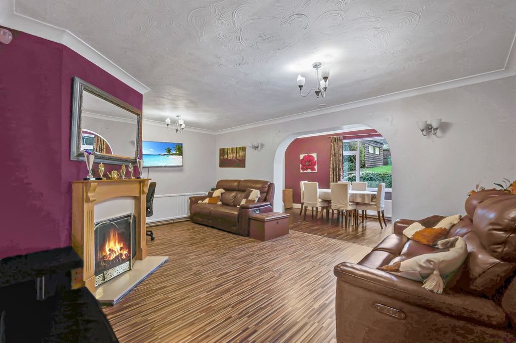 Property photo 2 of 23 4896524