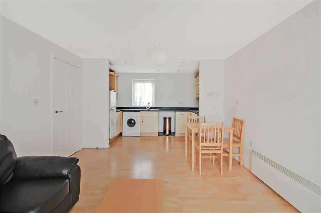 Property photo 2 of 6