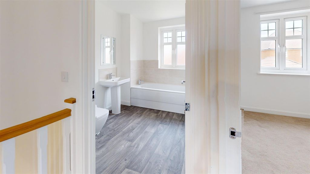 Property photo 1 of 9 9-Platinum-Way-Bathroom.Jpg