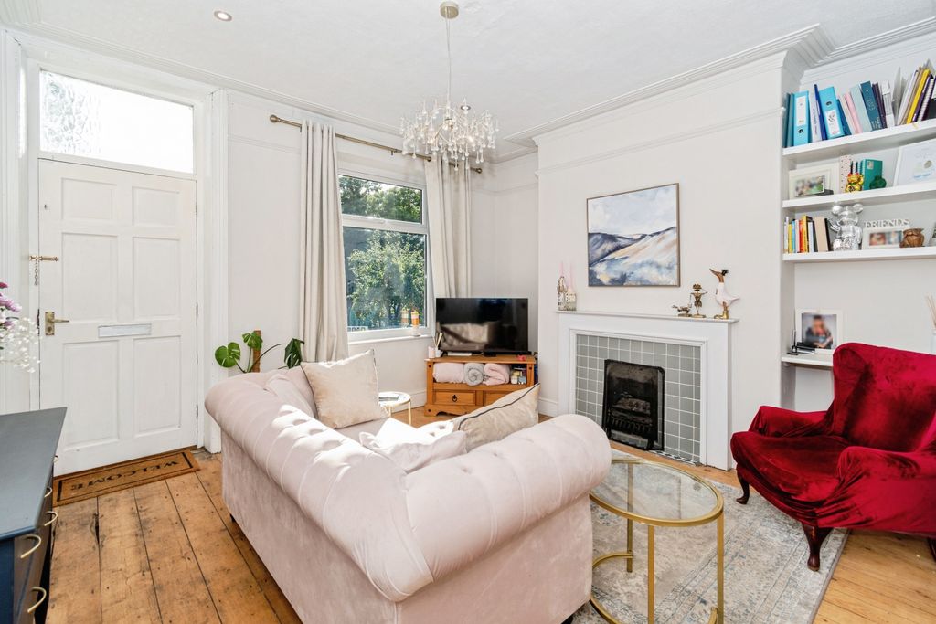 Property photo 2 of 14 Lounge