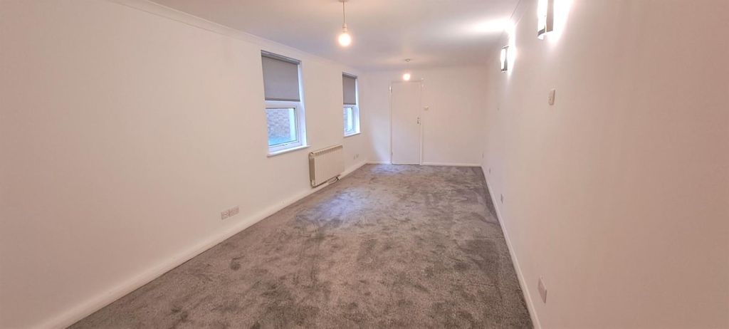 Property photo 3 of 8 Studio Room.Jpg