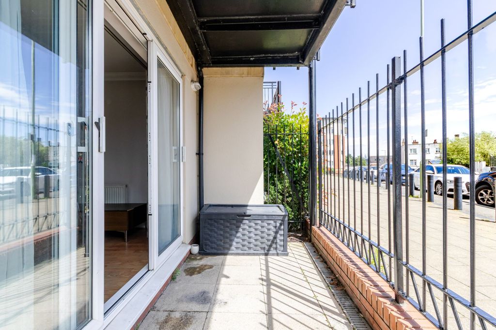 Property photo 2 of 15 Balcony 1