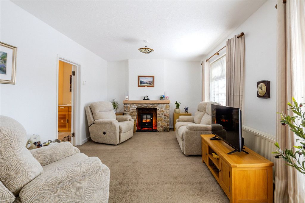 Property photo 2 of 28 Picture No. 21