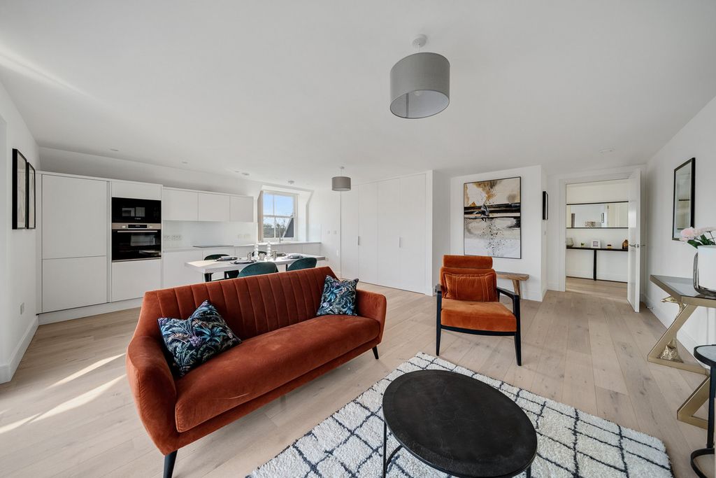 Property photo 3 of 27