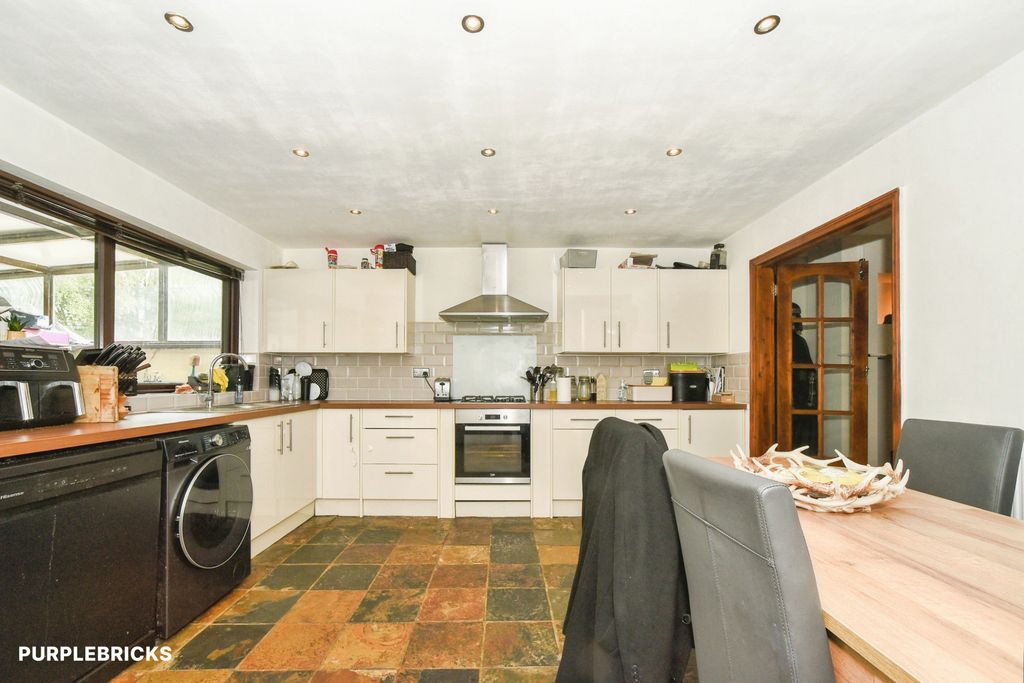 Property photo 3 of 24