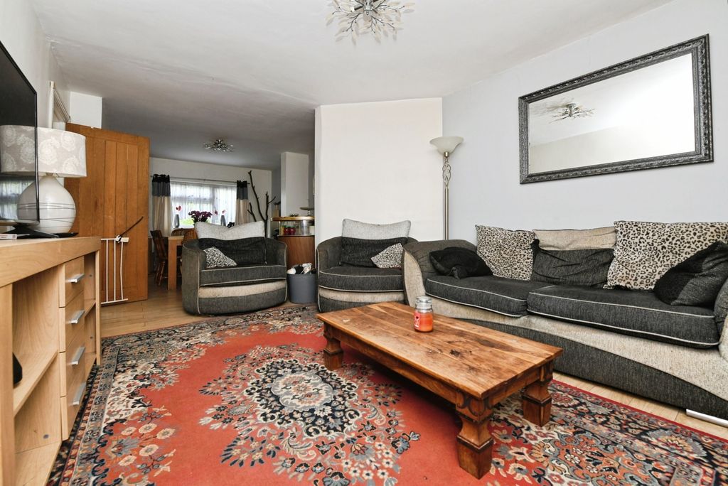 Property photo 2 of 17 Photo