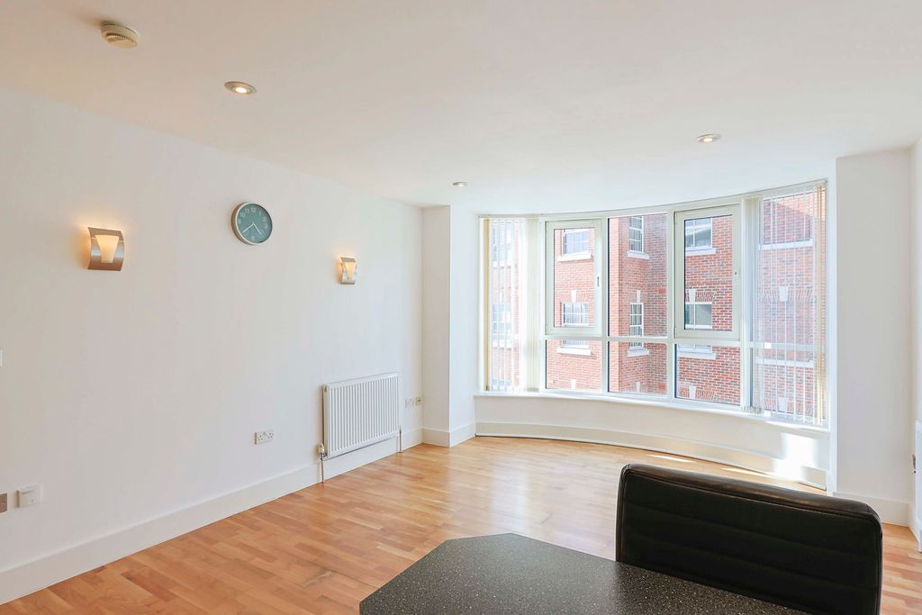 Property photo 3 of 20 Pbox-Img.Jpg