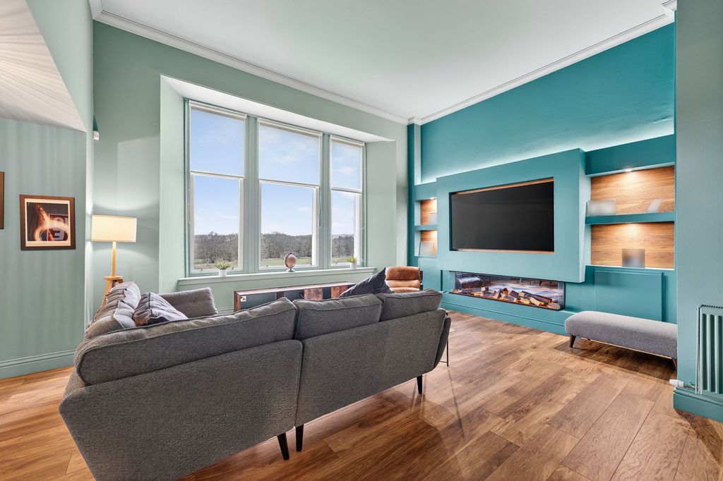 Property photo 2 of 33