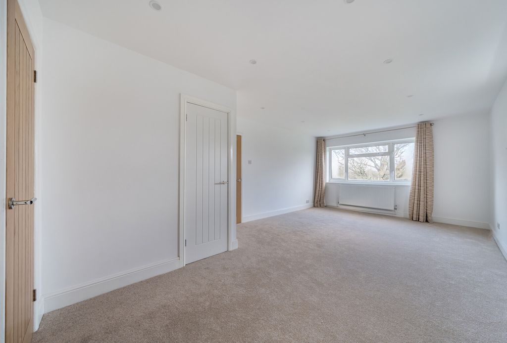 Property photo 2 of 13 1406401-4-697B436...