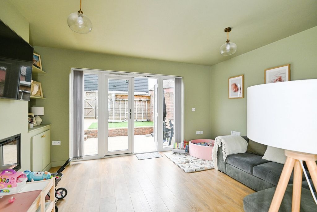 Property photo 3 of 13 Sitting Room