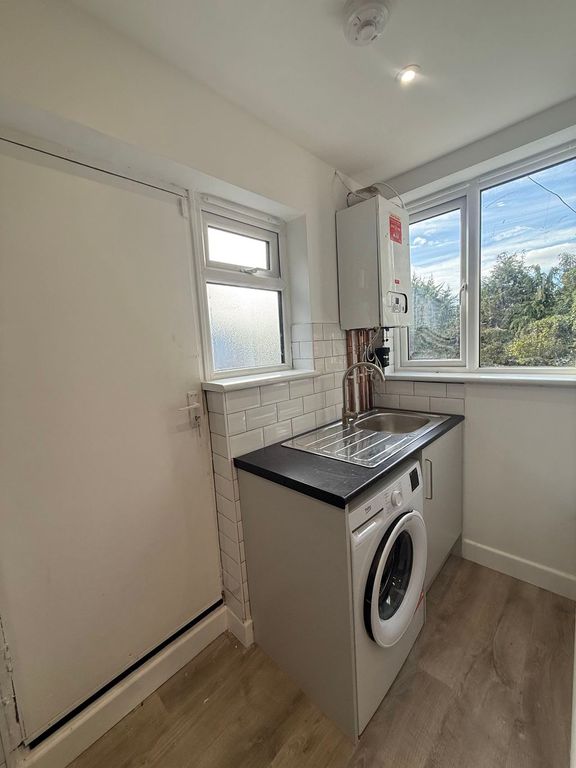 Property photo 3 of 11 Kitchen 2