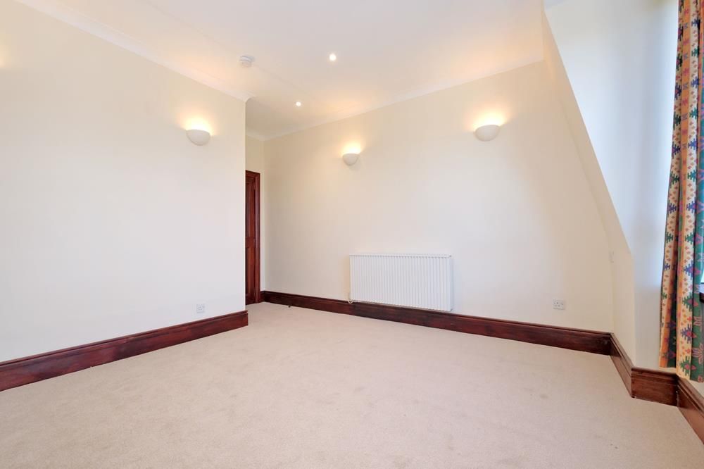 Property photo 3 of 10 Lounge 3