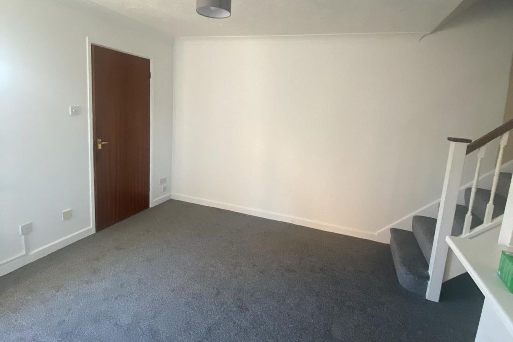 Property photo 3 of 5 Living Room