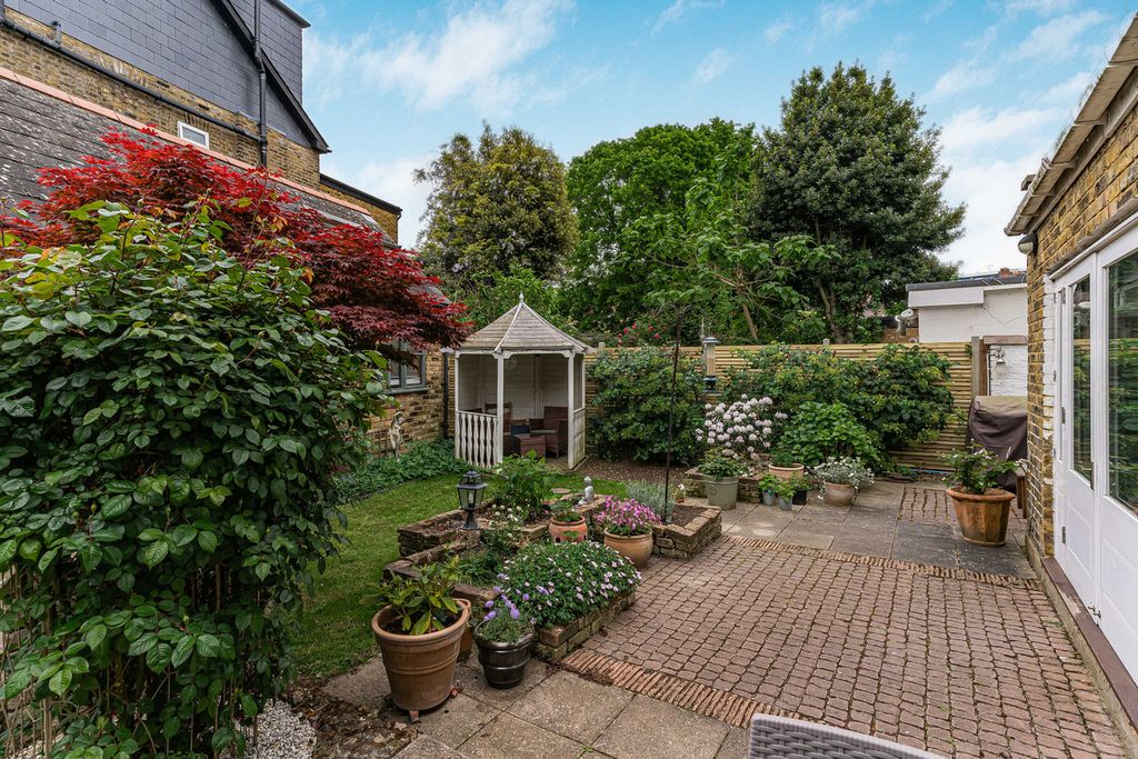 Property photo 3 of 20