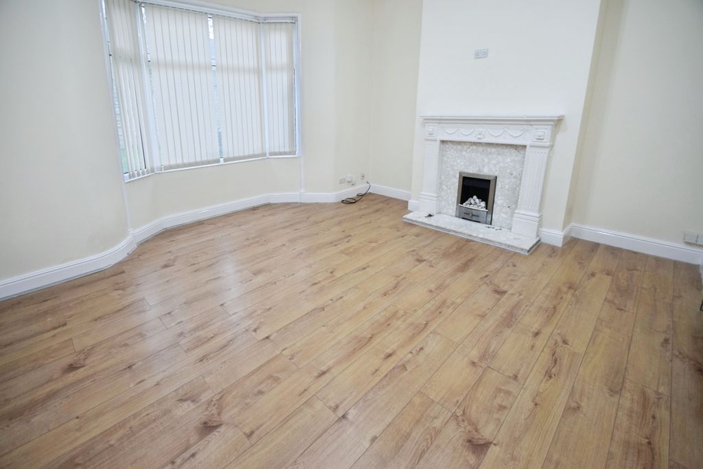 Property photo 3 of 19 Ec70c9c2-Lounge