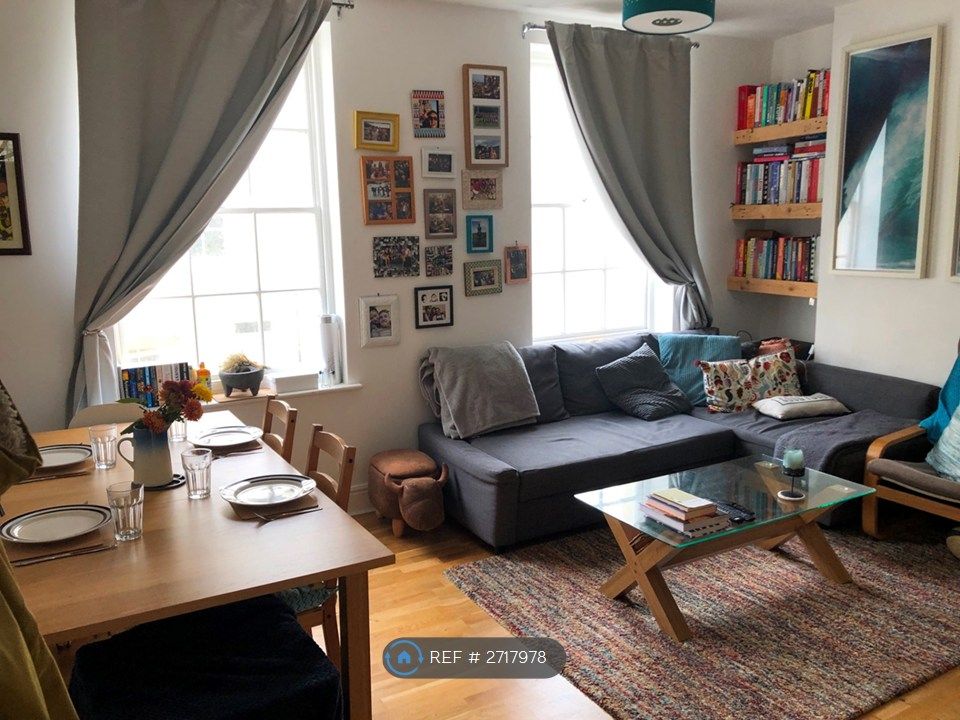 Property photo 1 of 14 Living Room