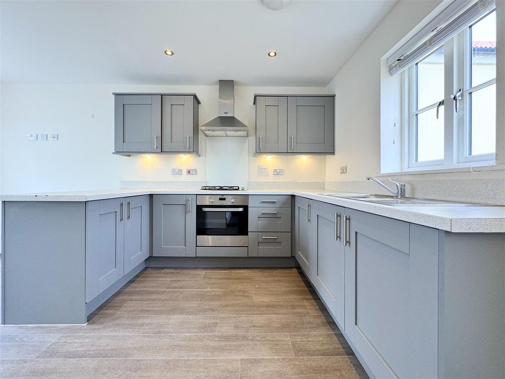 Property photo 2 of 25 Kitchen