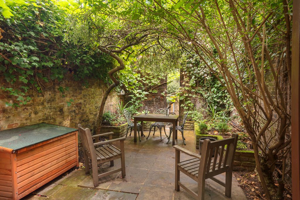 Property photo 2 of 5