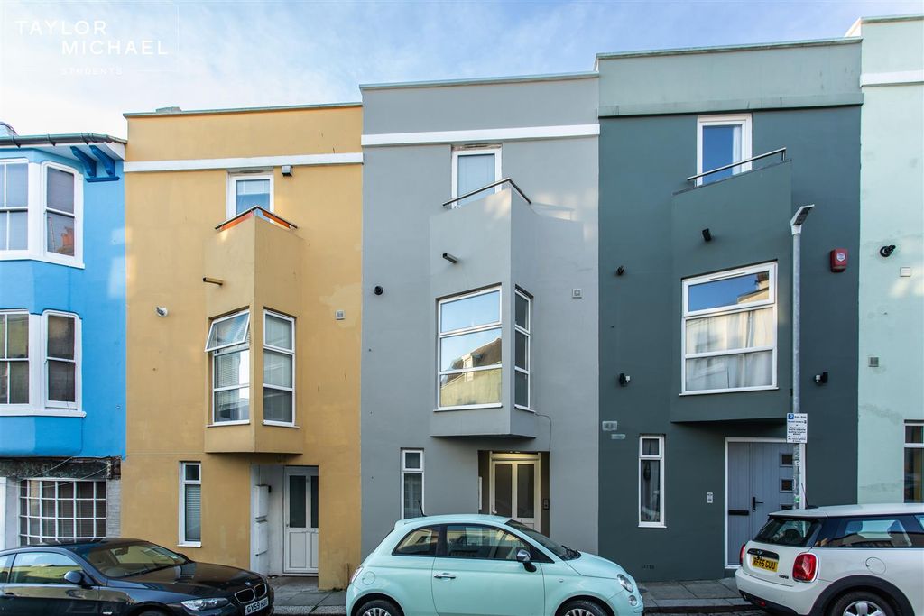 Property photo 1 of 14 Front