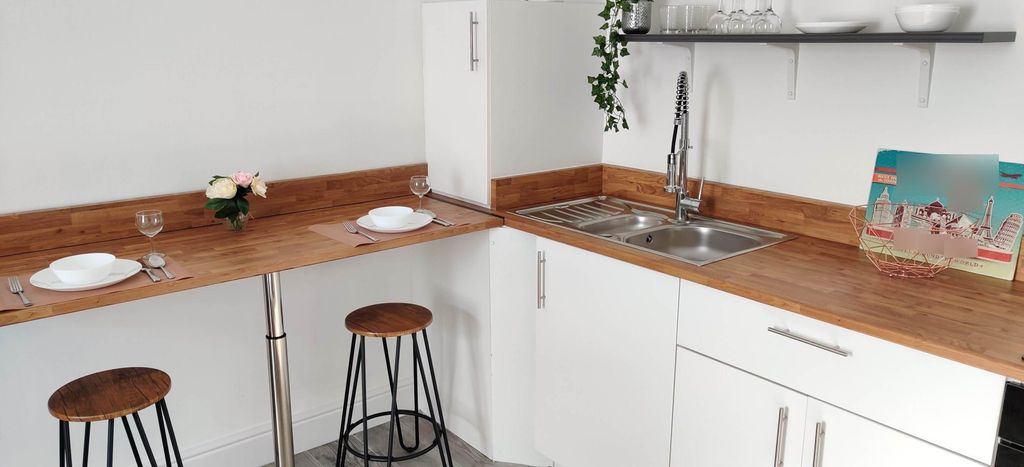 Property photo 3 of 9 Photo 2