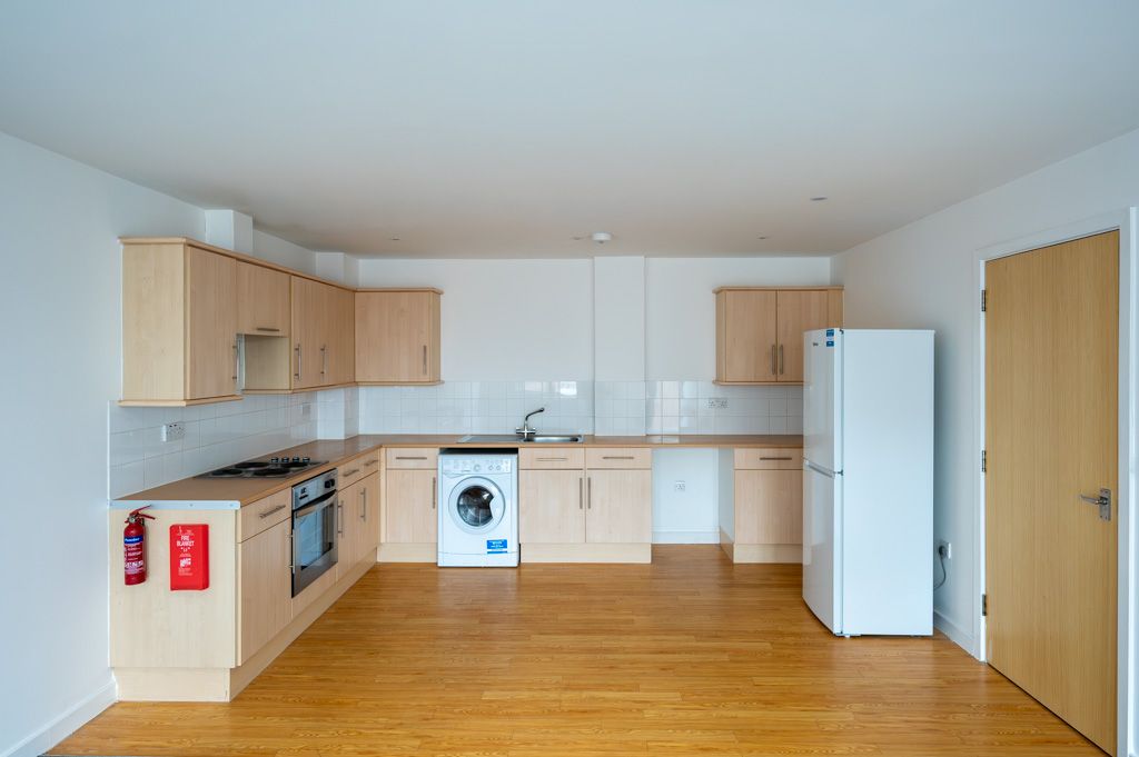 Property photo 3 of 8 Kitchen 1